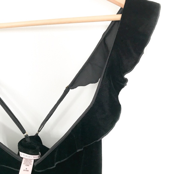 Victoria’s Secret Black Velvet Romper Size M - Picture 3 of 5